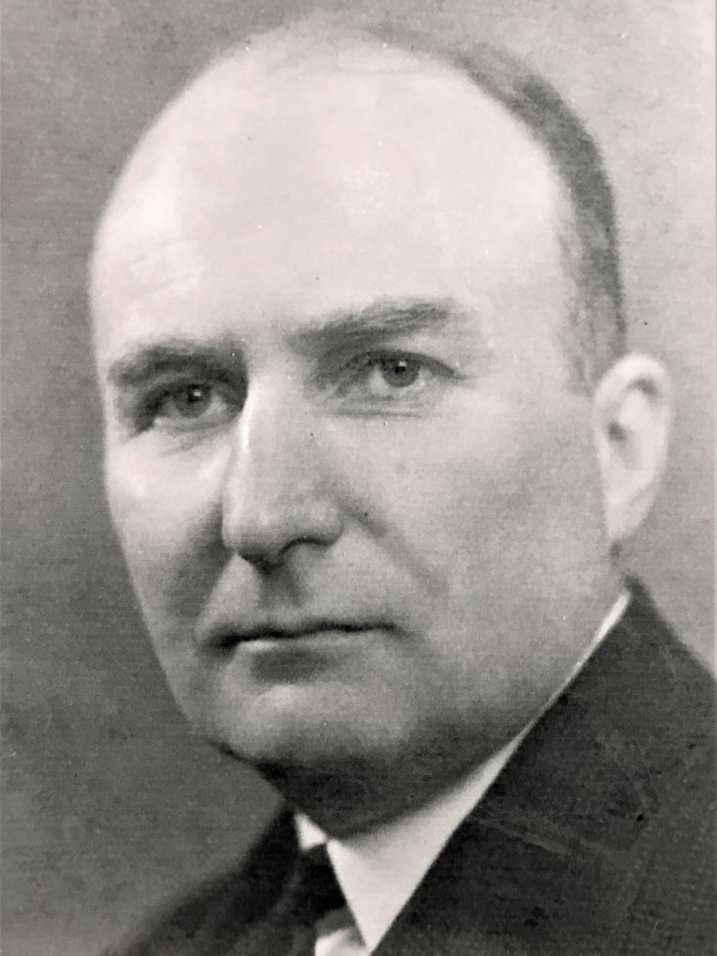 Leslie in 1933